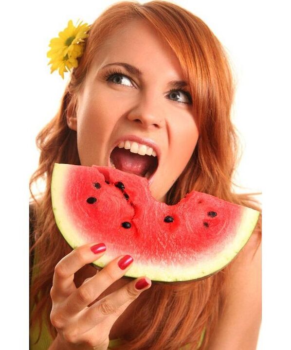 girl eating watermelon with watermelon diet