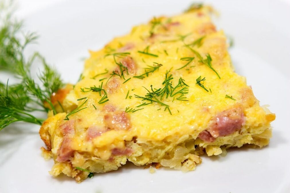 Omelette with ham can be part of the daily Dukan diet menu